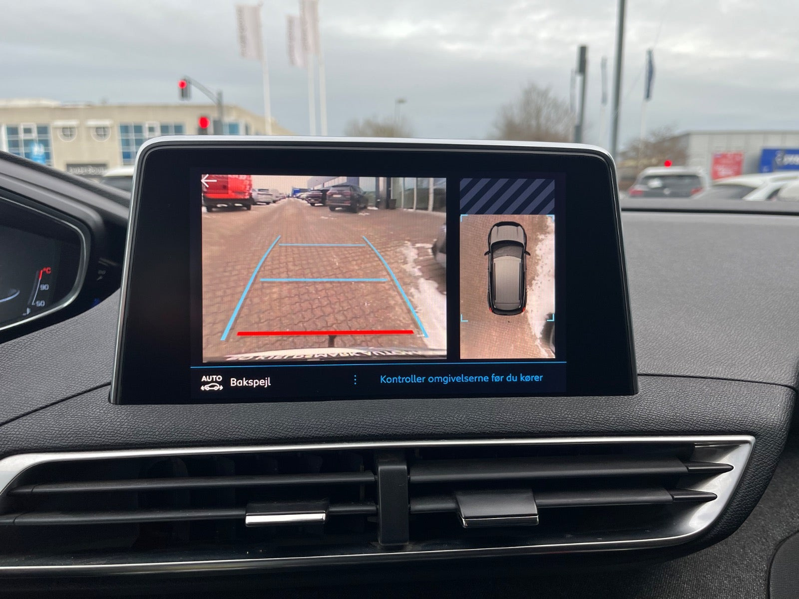 Grøn Peugeot 3008 fra 2017