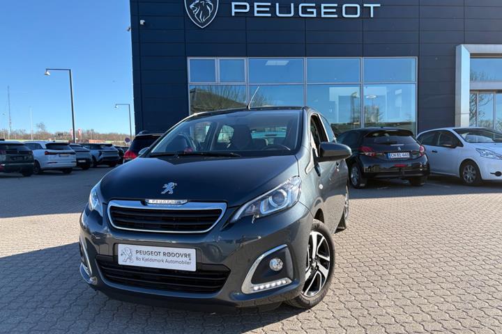 Rød Peugeot 108 fra 2021 set udefra