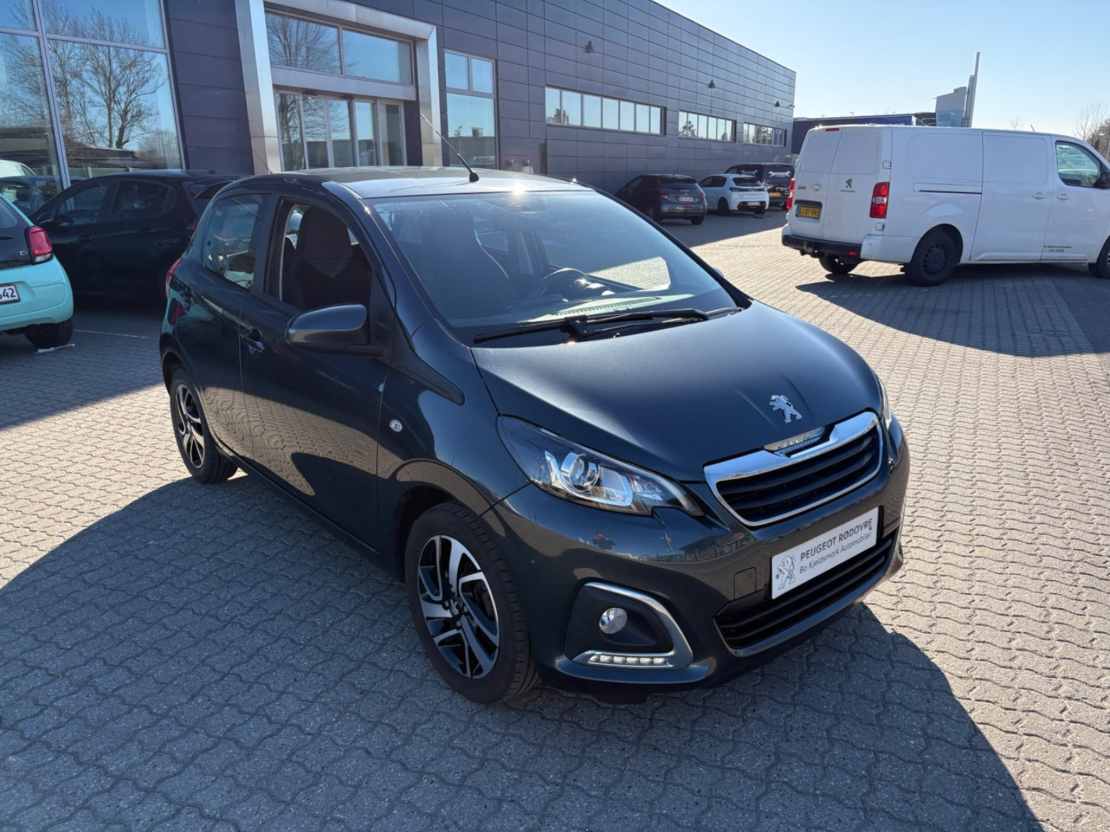 Rød Peugeot 108 fra 2021