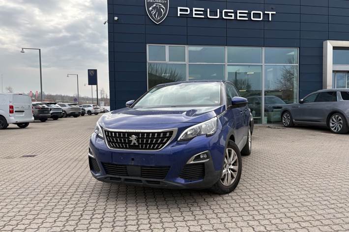 Blå Peugeot 3008 fra 2018