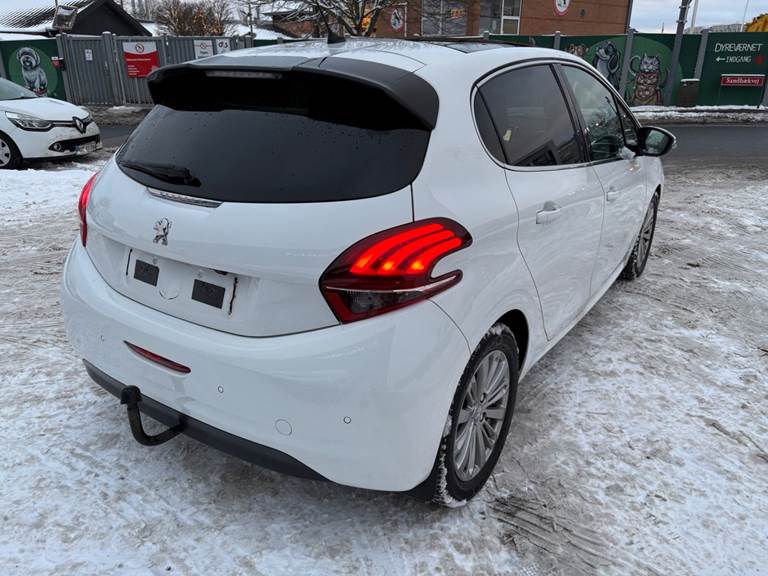 Peugeot 208 1,2 PureTech 82 Allure Sky
