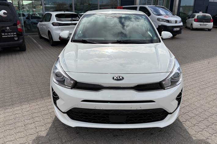 Rød Kia Rio fra 2021