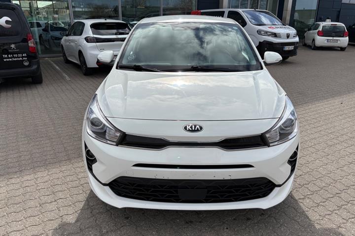 Rød Kia Rio fra 2021