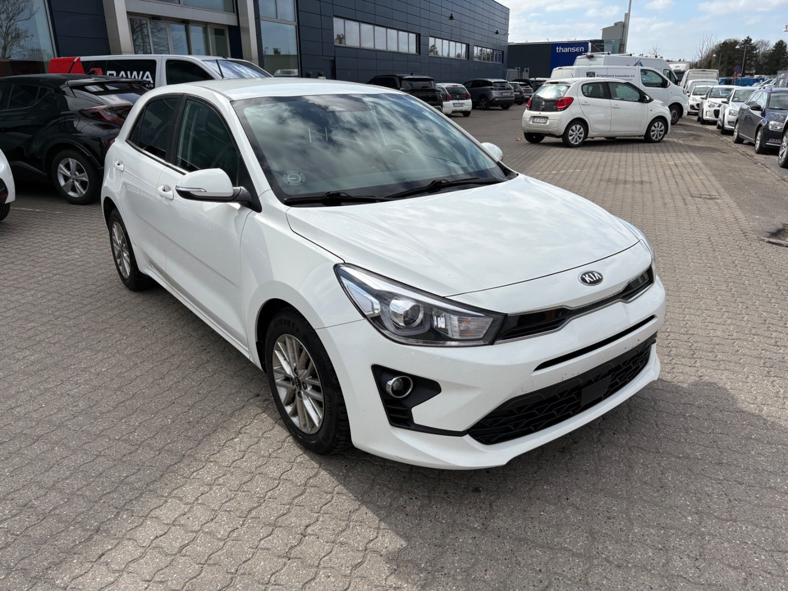 Rød Kia Rio fra 2021
