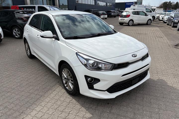 Rød Kia Rio fra 2021