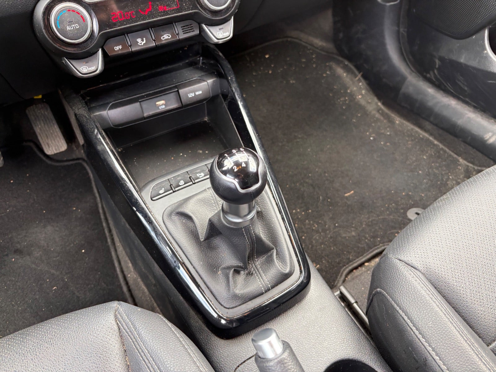 Rød Kia Rio fra 2021