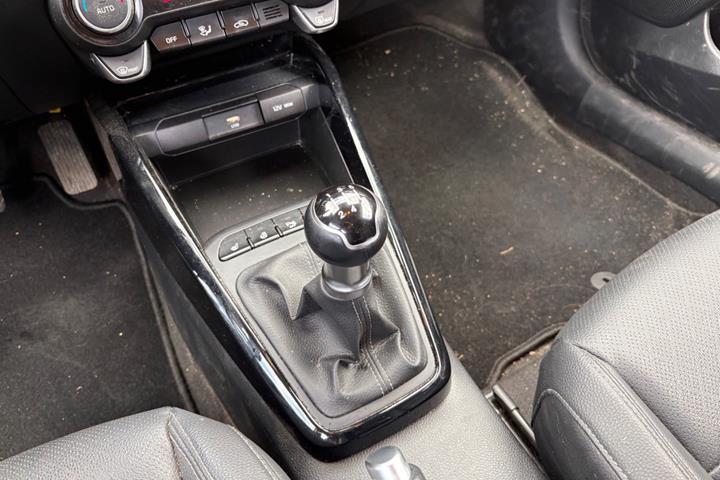 Rød Kia Rio fra 2021