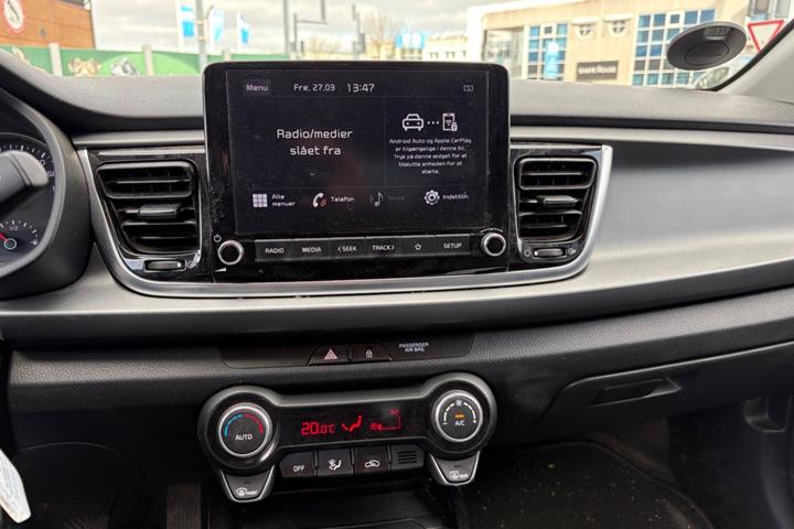 Rød Kia Rio fra 2021