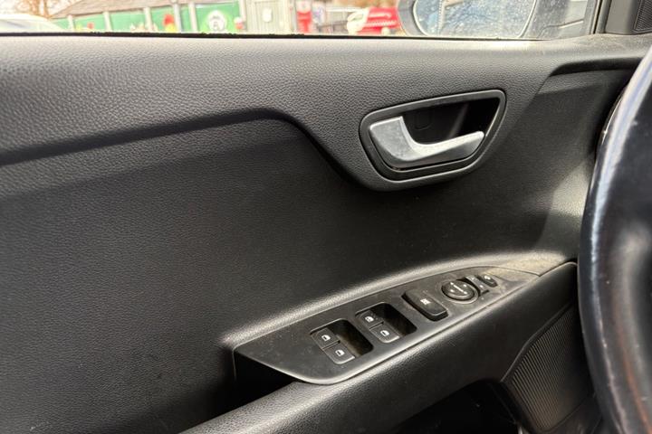 Rød Kia Rio fra 2021