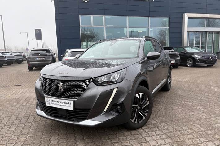 Rød Peugeot 2008 fra 2020