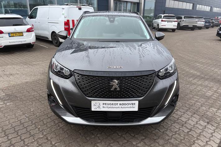 Rød Peugeot 2008 fra 2020