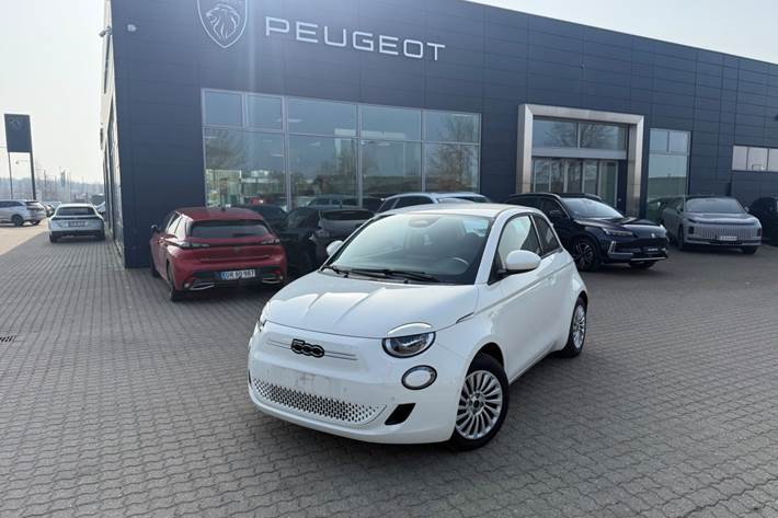 Rød Fiat 500e fra 2024