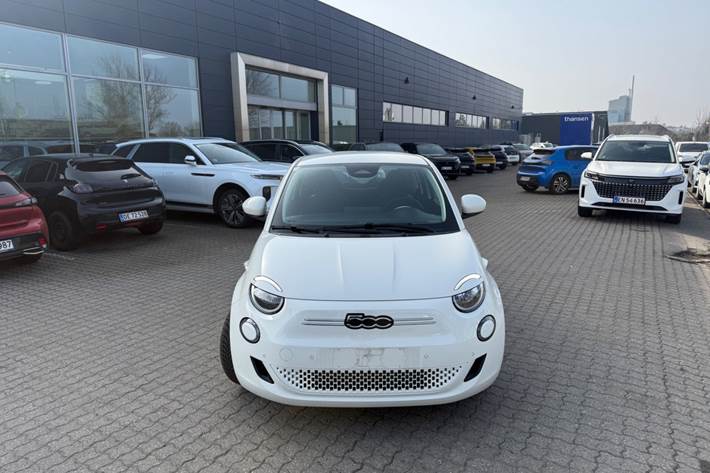 Rød Fiat 500e fra 2024