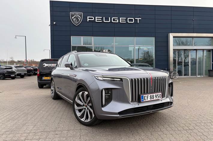 Rød Hongqi E-HS9 fra 2025