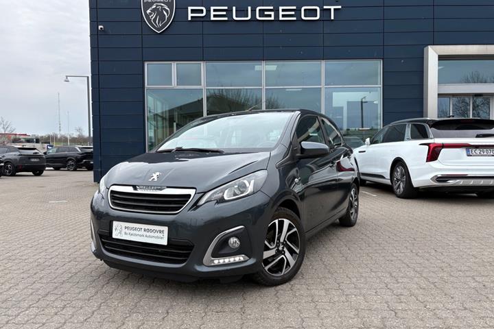 Rød Peugeot 108 fra 2021 set udefra