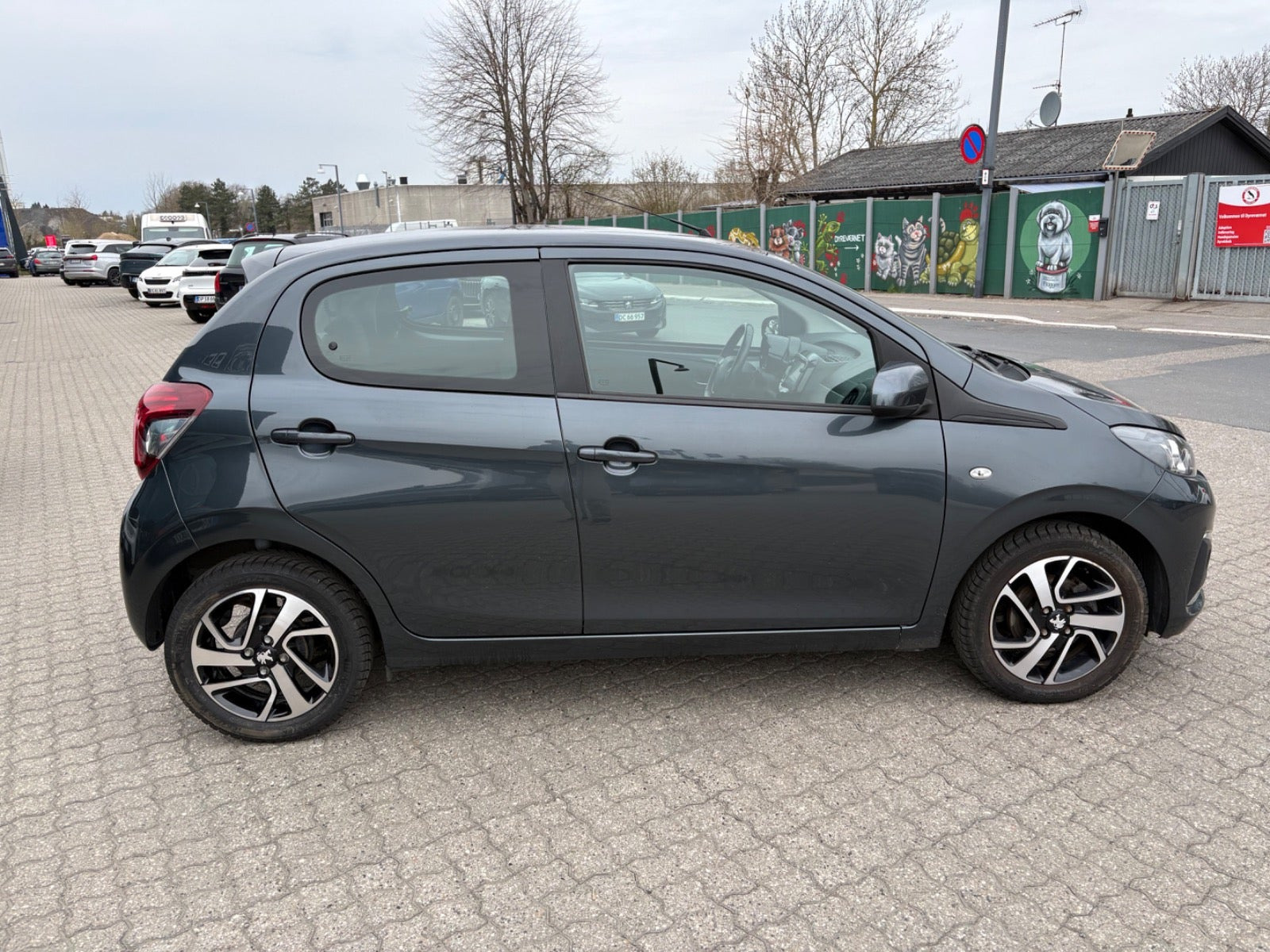 Rød Peugeot 108 fra 2021