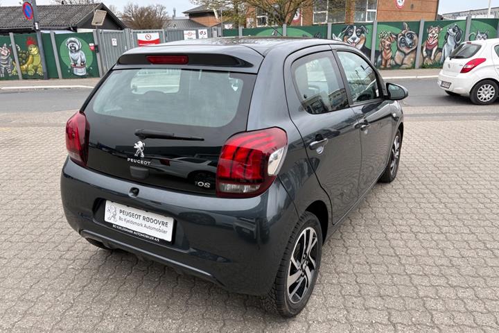 Rød Peugeot 108 fra 2021