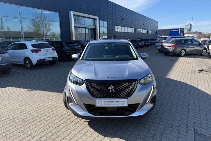 Rød Peugeot 2008 fra 2020