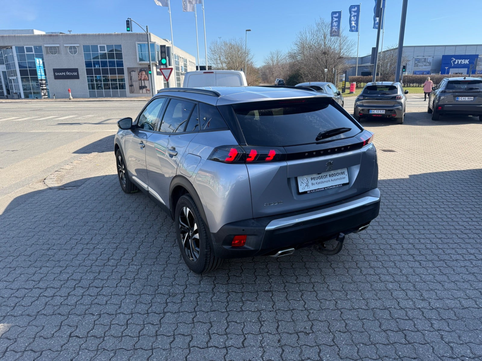 Rød Peugeot 2008 fra 2020