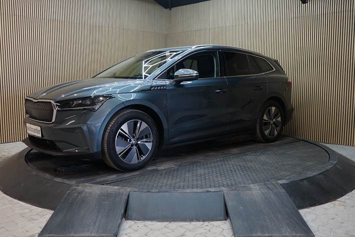 Grå Skoda Enyaq fra 2022