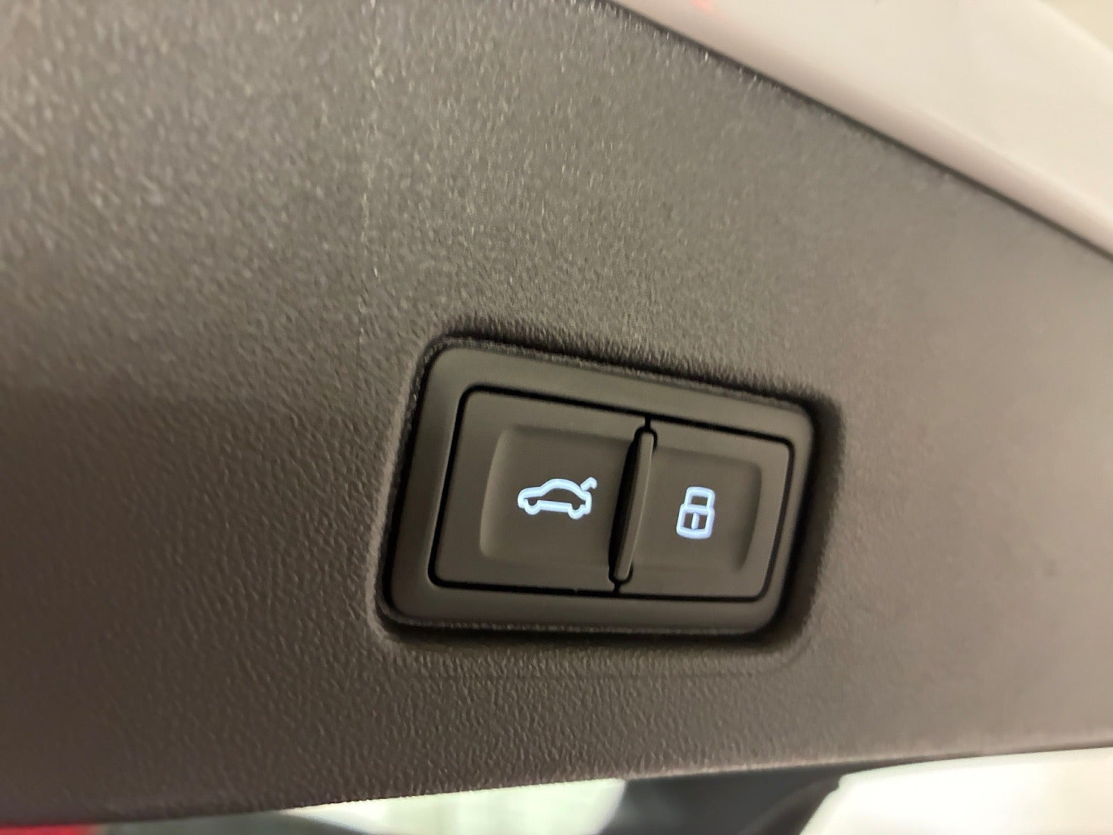 Hvid Audi Q4 e-tron fra 2025