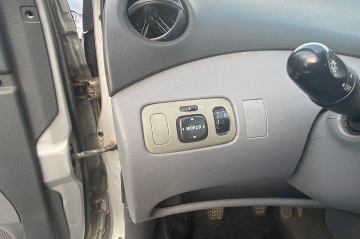 undefined Toyota Yaris fra 2002