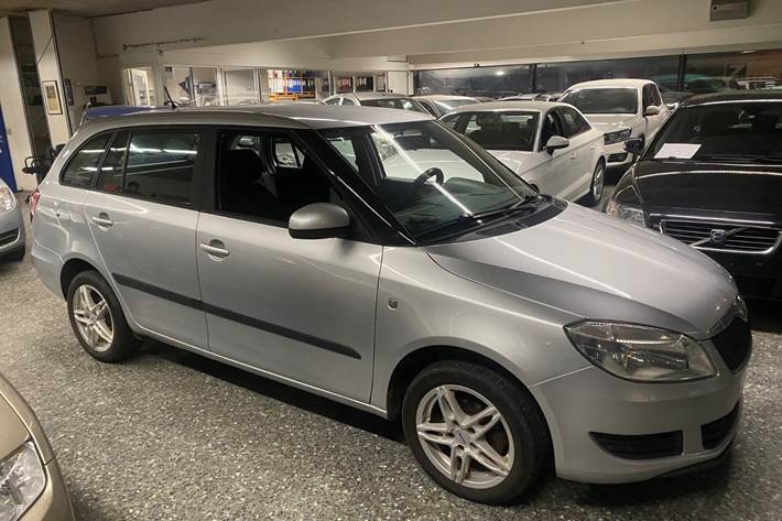 Gul Skoda Fabia fra 2011