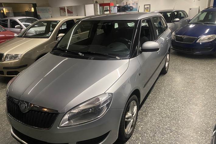 Gul Skoda Fabia fra 2011