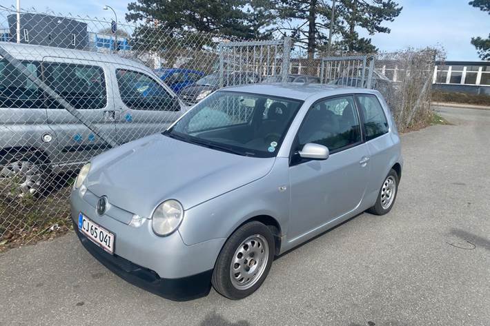 Sort VW Lupo fra 2004