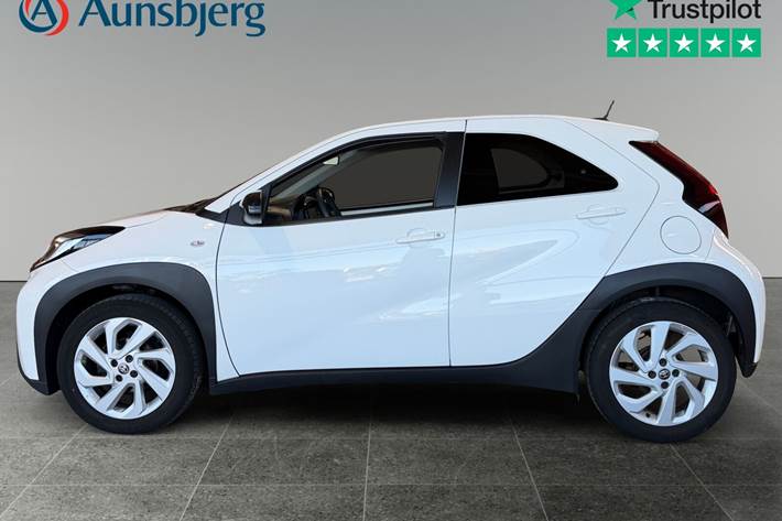 Hvid Toyota Aygo X fra 2023