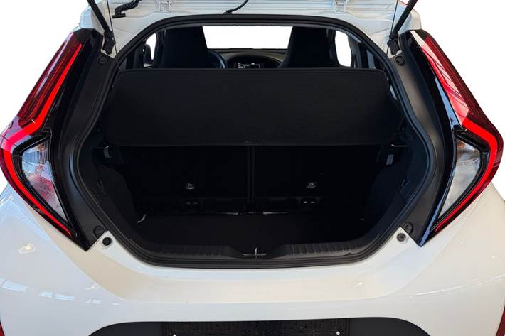 Hvid Toyota Aygo X fra 2023