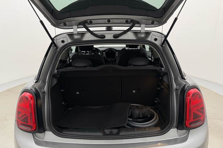 Sølv Mini Cooper fra 2023
