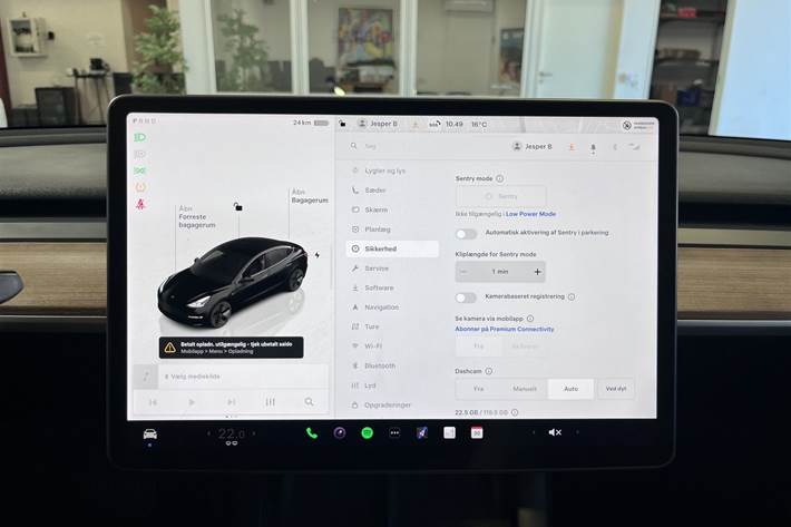 Sort Tesla Model 3 fra 2022