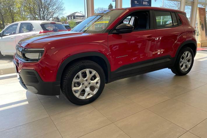 Rød Jeep Avenger fra 2023