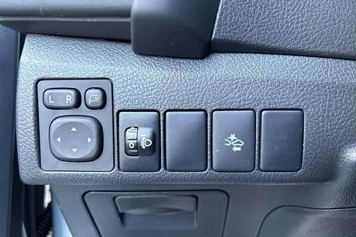 Grå Toyota Auris fra 2018