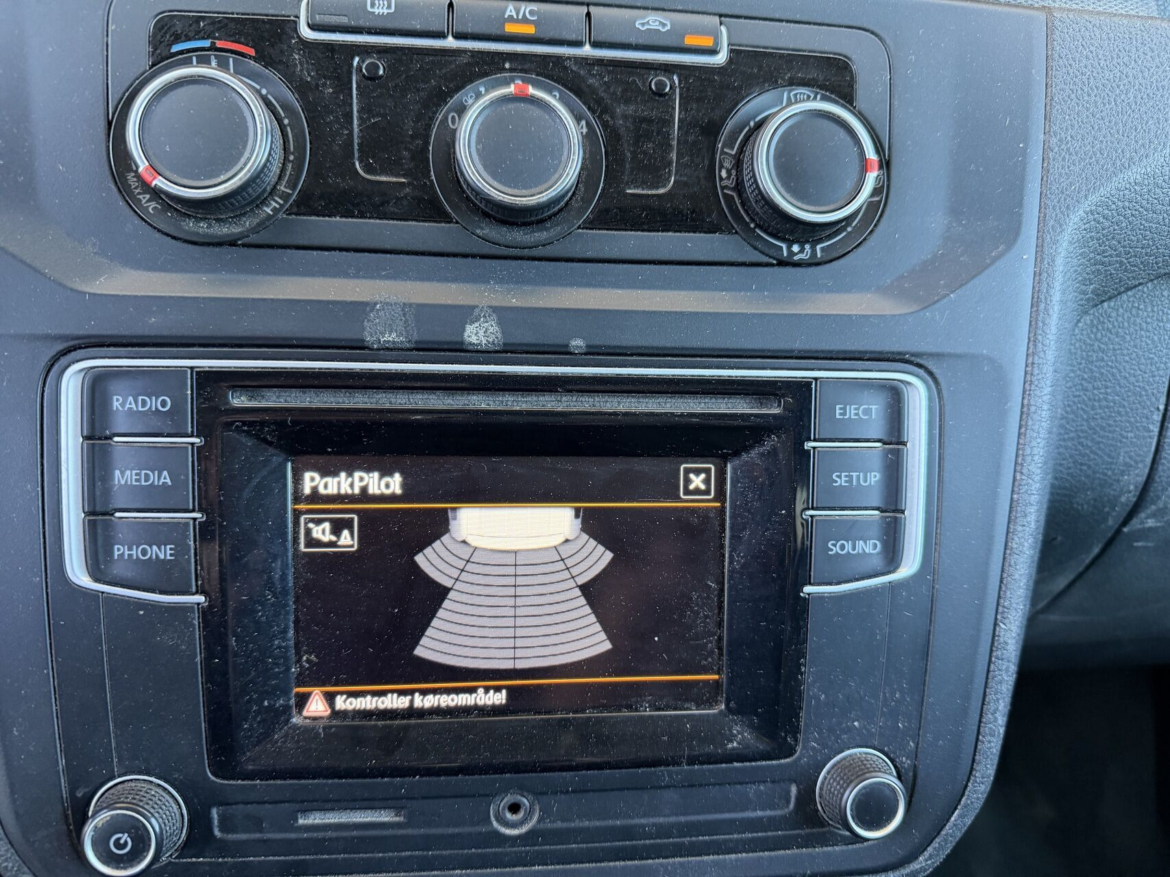 Hvid VW Caddy Maxi fra 2016