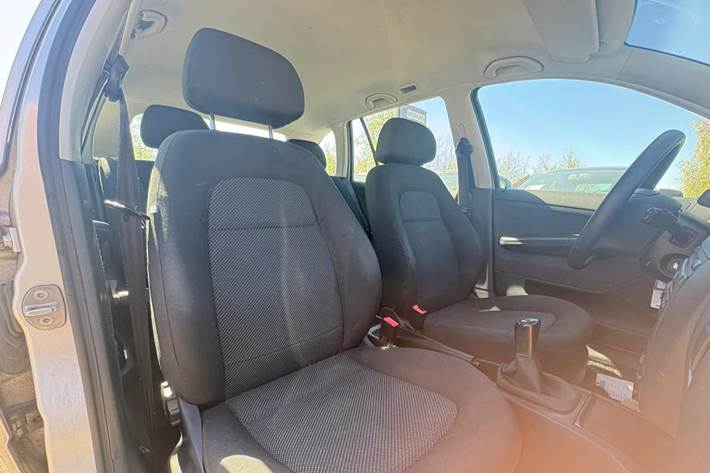 Grå Skoda Fabia fra 2007