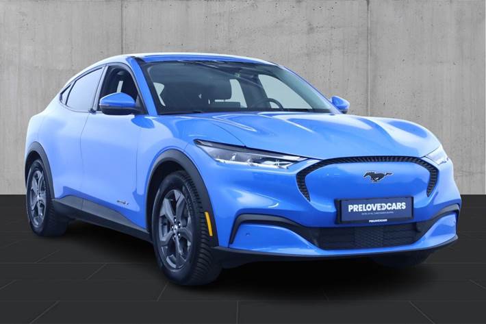 Blå Ford Mustang Mach-E fra 2023