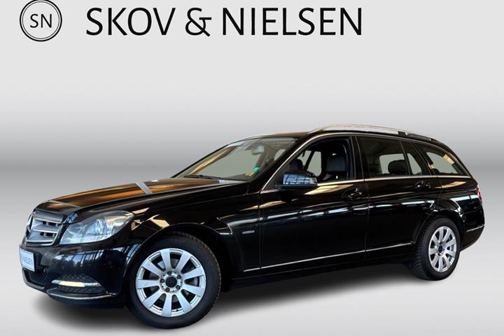 Sort Mercedes C220 fra 2011 set udefra