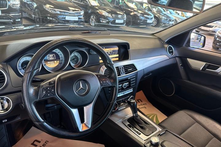 Sort Mercedes C220 fra 2011