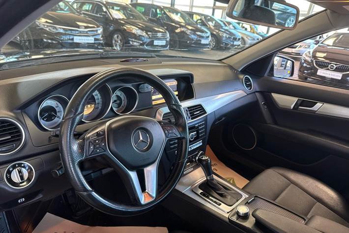 Sort Mercedes C220 fra 2011