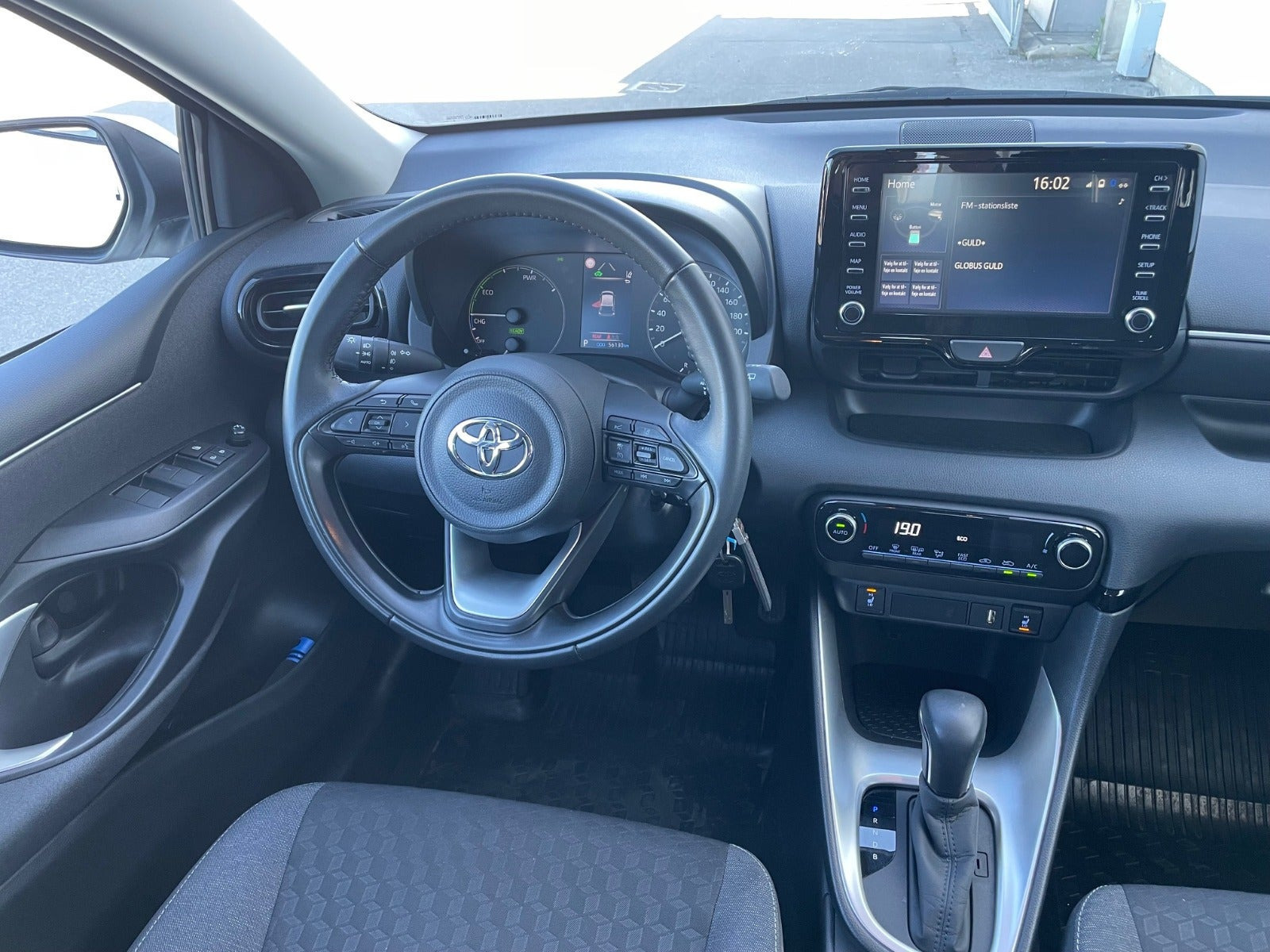 Hvid Toyota Yaris fra 2022
