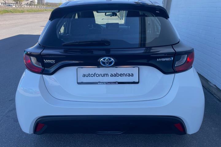 Hvid Toyota Yaris fra 2022