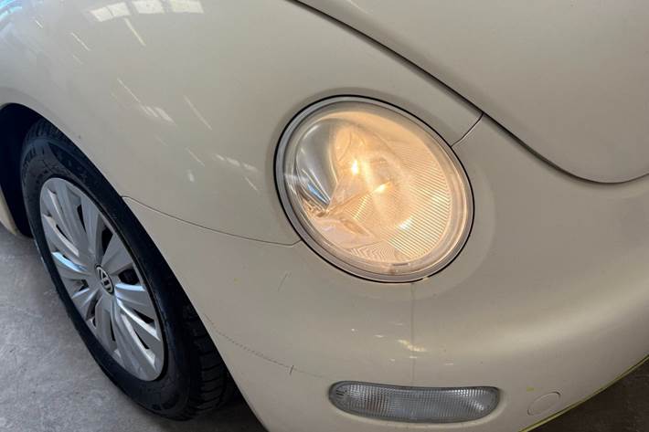 Beige VW New Beetle fra 2000
