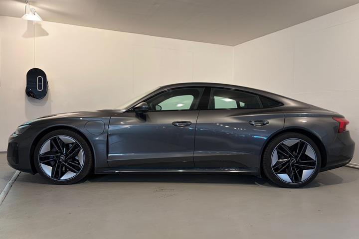 Grå Audi e-tron GT fra 2022