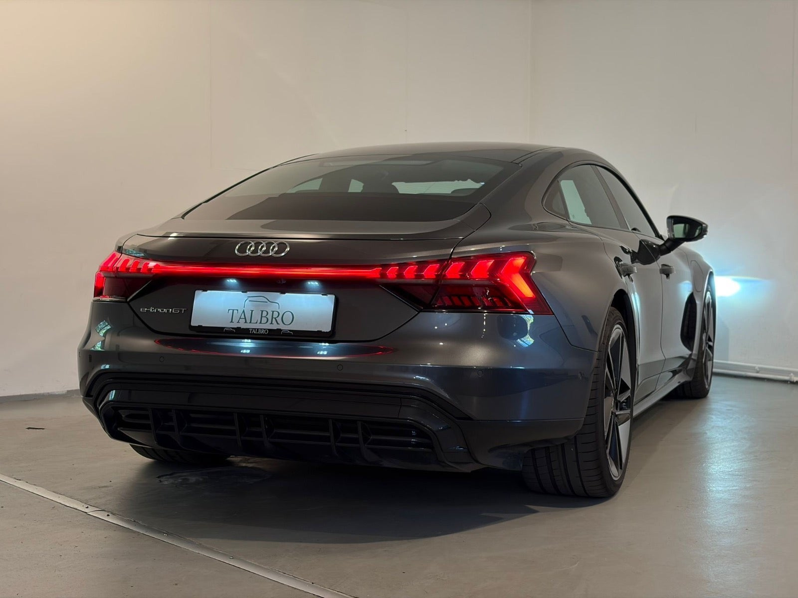 Grå Audi e-tron GT fra 2022