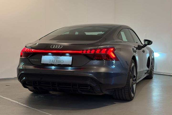 Grå Audi e-tron GT fra 2022