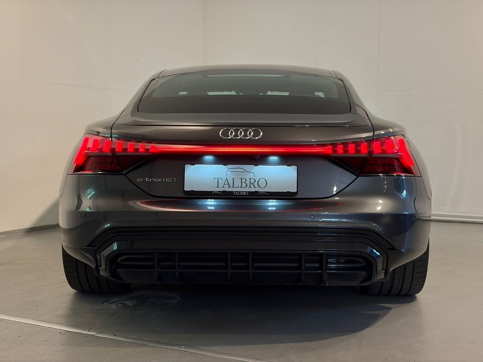 Grå Audi e-tron GT fra 2022