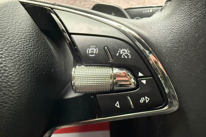 Blå Skoda Enyaq fra 2021