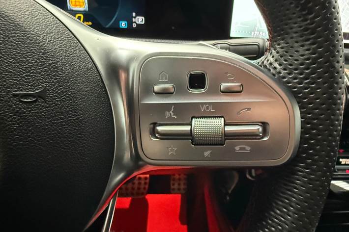 Hvid Mercedes CLA200 fra 2019